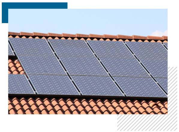 Installation de panneaux photovoltaïques sur toile en tuiles
